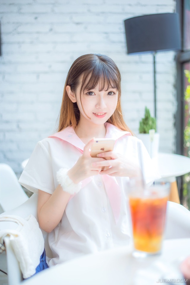 虽然刘璝本身没有错，这件事情里，他也是一个受害者，原本法正也没有追究的意思，但从庞统那里得知刘璝对吕布十分抵触的事情，加上眼下蜀中新定，这个时候，如果刘璝站起来反对或者此时荆州从南边打进来，刘璝在蜀中掌握的人脉可不少，若是此人到时候倒戈，对他们来说，是个大患，如今让他自杀，却也可以省了许多麻烦，而且不必担心因此而惹得军中不满，两全其美。